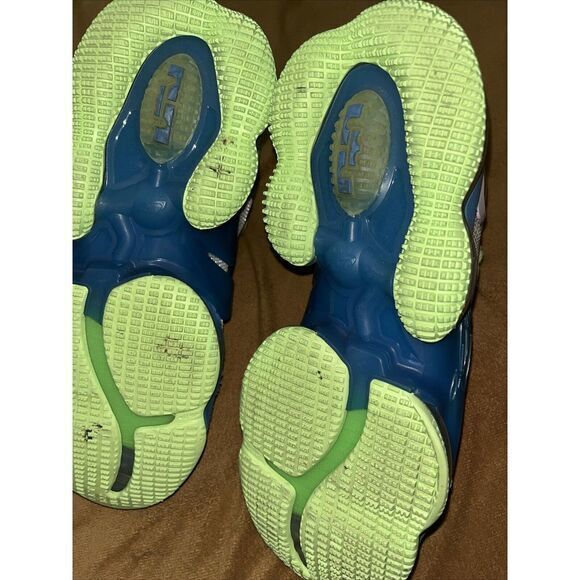 Nike Lebron XIX Men's Dutch Blue Basketball Shoes DC9339 400 7.5 Men's/9 Wmn - Picture 9 of 16